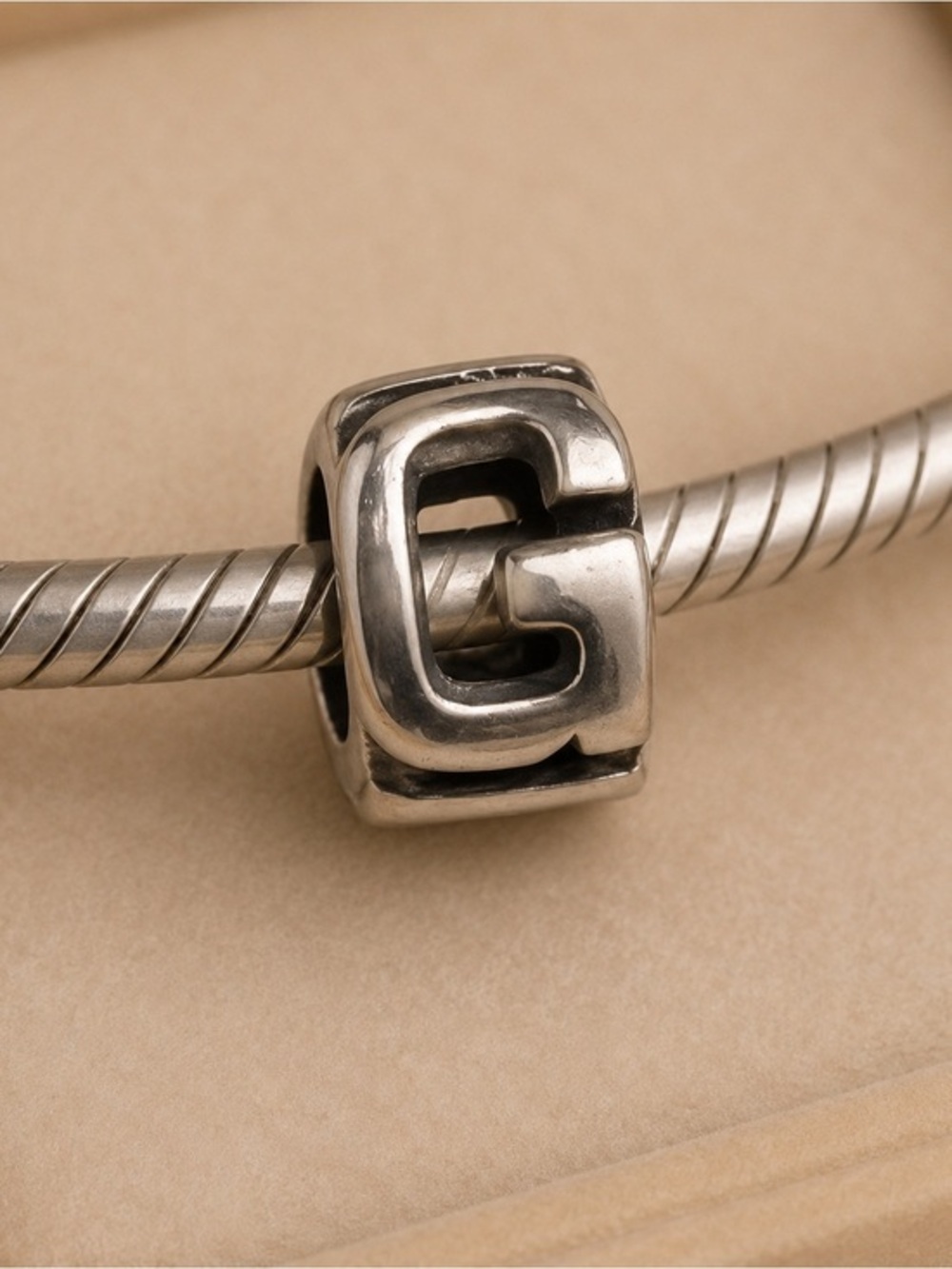 Chamilia Women's .925 Sterling Silver Print Letter G Bead Charm EUC CHAM #281